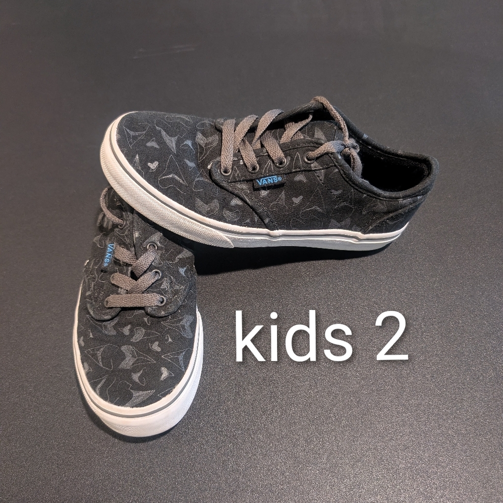 🟢⭐2/$25⭐Kids 2 Vans Shark Tooth Black And Gray Shoes